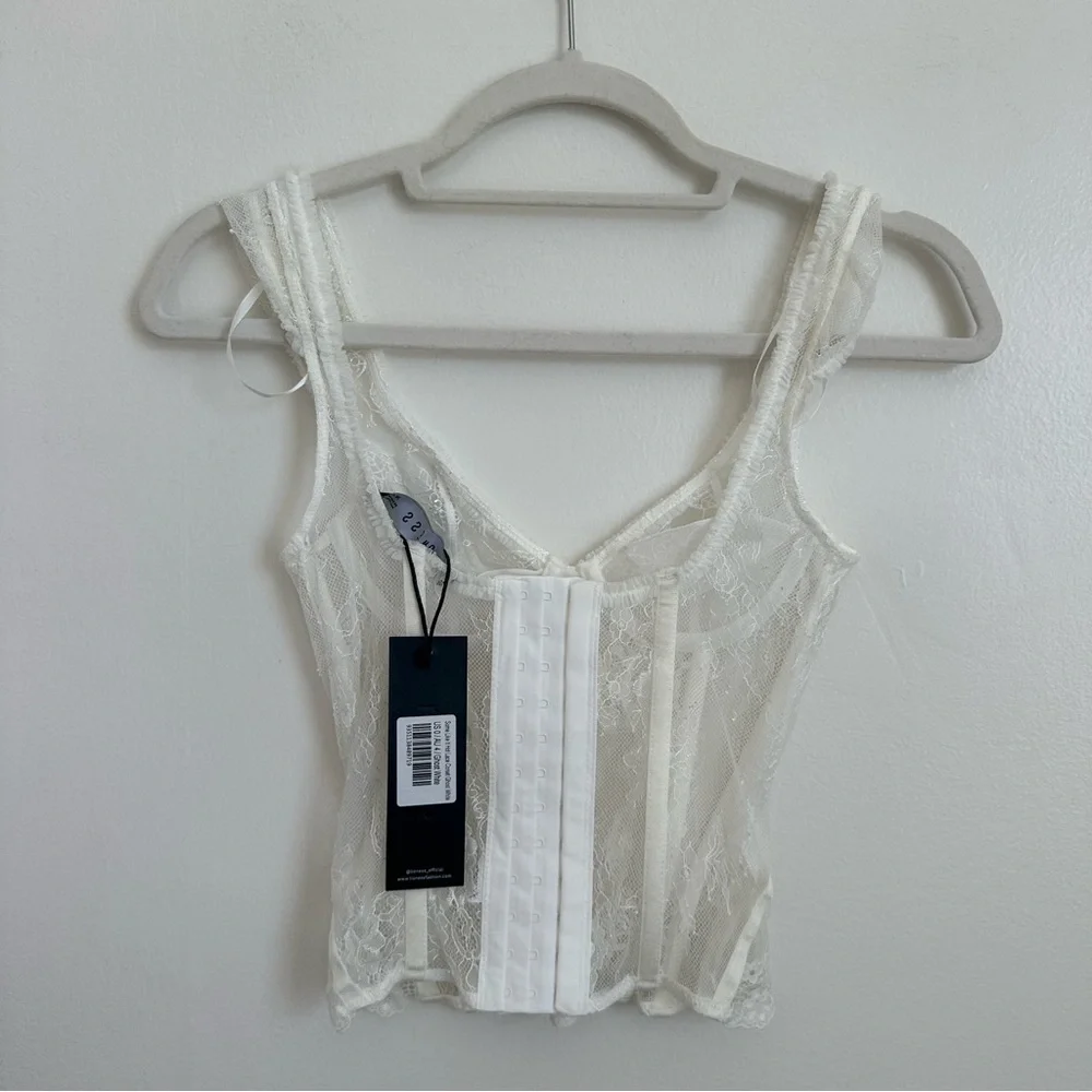 Lioness Ivory Lace Detail Top - Picture 4 of 5